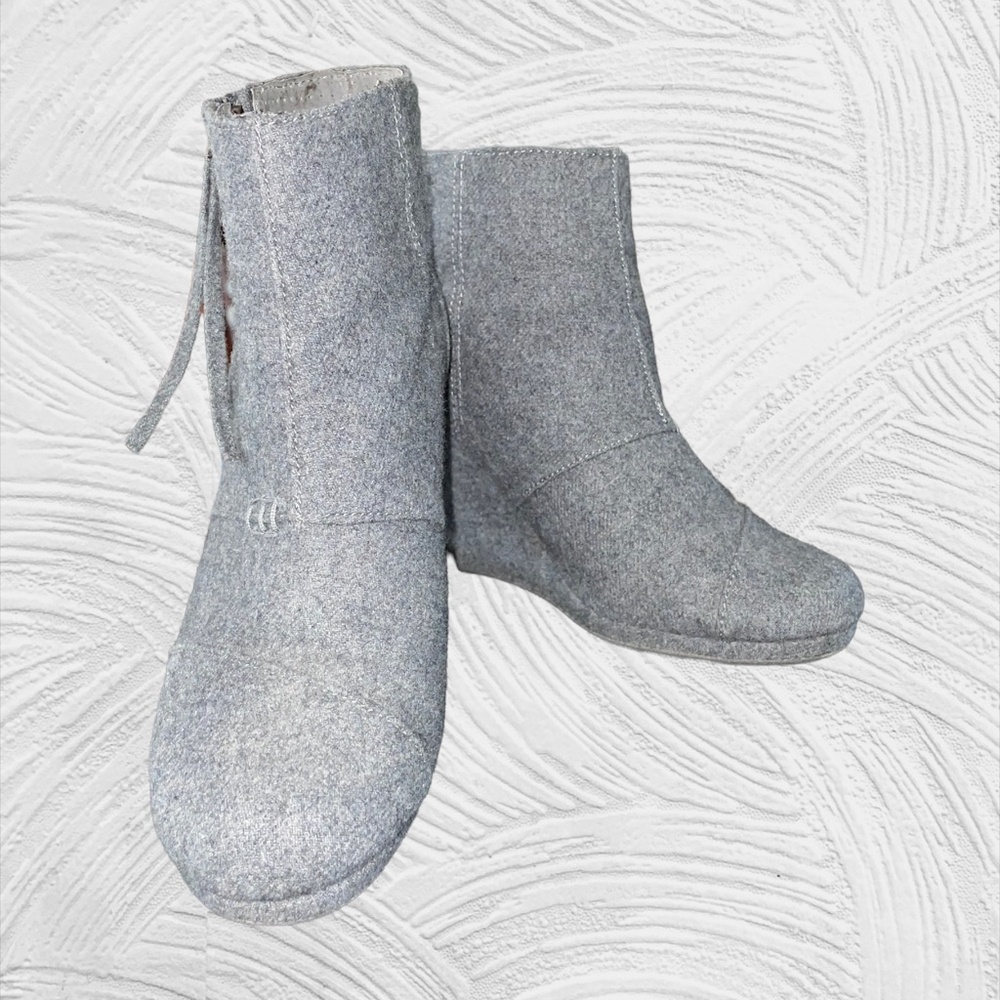 TOMS Booties (8.5M)
